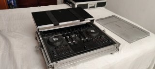 Controlador DJ Traktor Kontrol S4