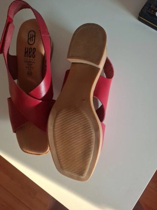 Sandalias Hee Piel Rojas Talla 40. Sin estrenar