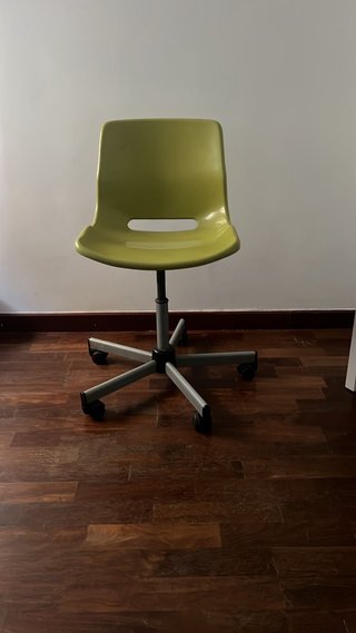 Silla de escritorio verde y gris