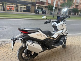 Moto Zontes 368 G Adventure Blanca y Dorada