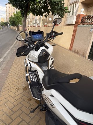 Moto Zontes 368 G Adventure Blanca y Dorada