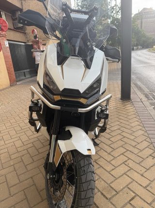 Moto Zontes 368 G Adventure Blanca y Dorada
