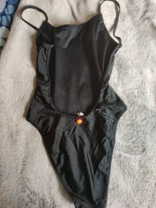 Traje de baño Calvin Klein negro y naranja