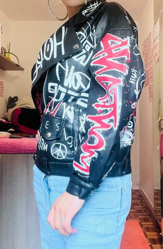Chaqueta cuero graffiti negra