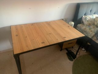 Mesa estilo industrial madera y metal