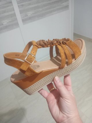 Sandalias cuña marrón talla 39