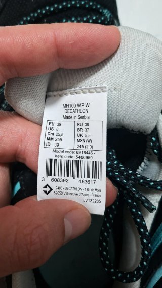 Zapatos de trekking Quechua impermeables.