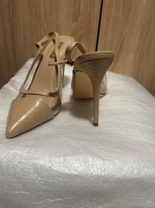 Zapatos nude de cóctel/fiesta con tacón fino.