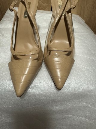 Zapatos nude de cóctel/fiesta con tacón fino.