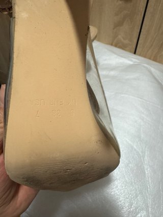 Zapatos nude de cóctel/fiesta con tacón fino.