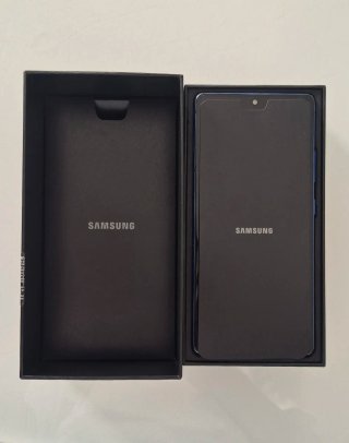 Samsung Galaxy S10 Lite con scatola e accessori