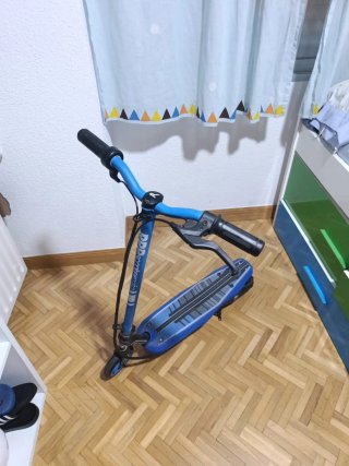 Patinete eléctrico infantil azul
