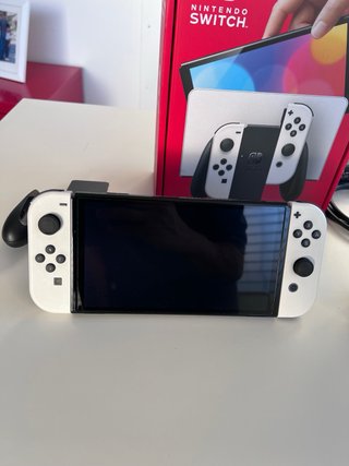 Nintendo Switch OLED en caja