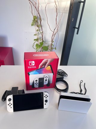 Nintendo Switch OLED en caja