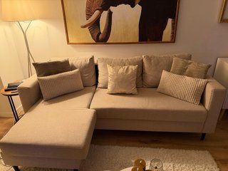 Sofá chaise longue beige casi nuevo solo 2 meses