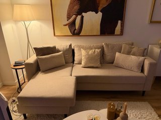 Sofá chaise longue beige casi nuevo solo 2 meses