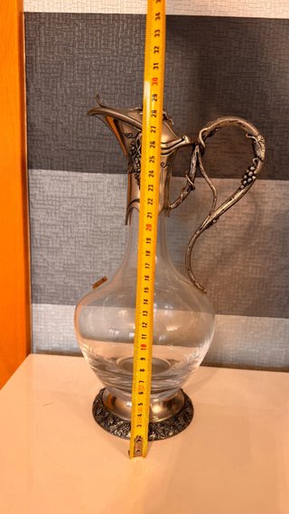 Decantador de vino cristal y estaño puro.