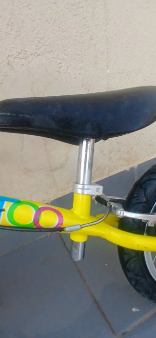 Bicicleta amarilla para niños como nueva