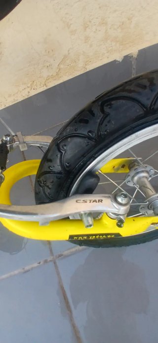 Bicicleta amarilla para niños como nueva