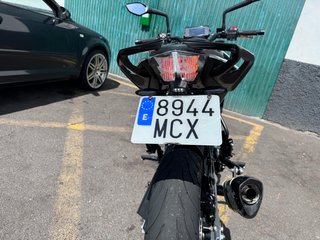 KTM 390 Duke Naranja y Blanca