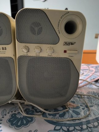 Altavoces Activos RCA y Jack Beige