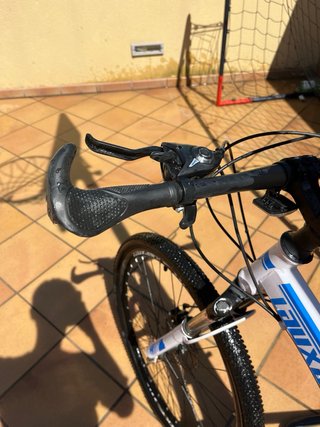 Bicicleta plegable blanca