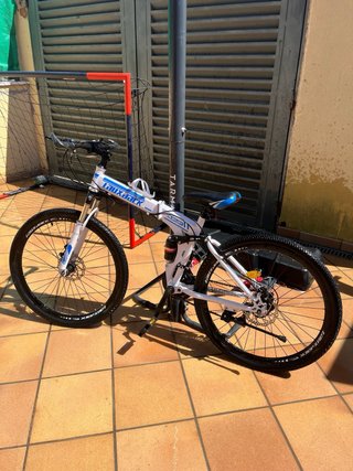 Bicicleta plegable blanca