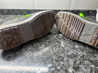 Zapatos de seguridad U-Power grises y verdes