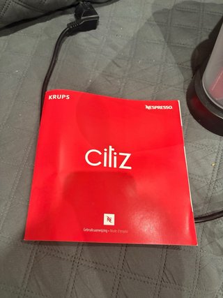 Cafetera Krups Roja + Cajón + Cápsulas