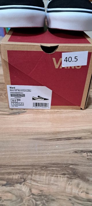 Scarpe Vans nere e bianche
