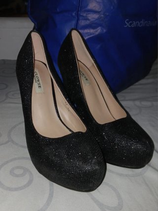 Zapatos de tacón negros brillantes talla 38
