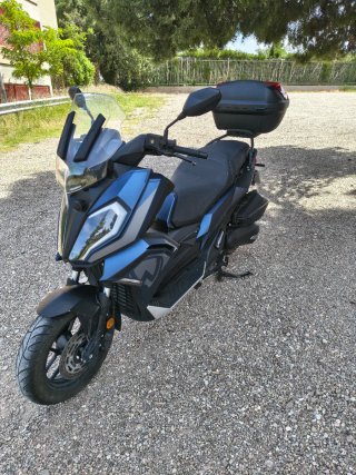 Moto Scooter 125cc Negra y Azul