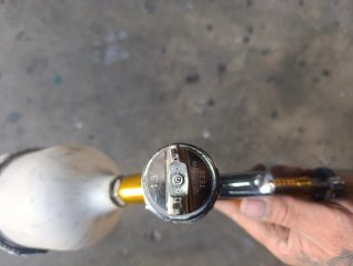 Pistola de pintura profesional dorada