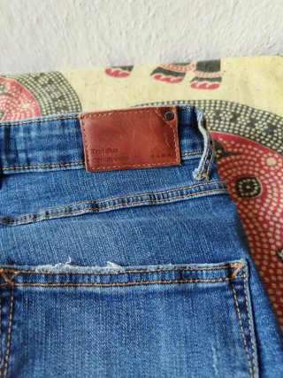 Pantalón vaquero pitillo roto azul