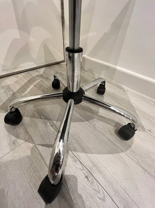 Silla de oficina ergonómica negra
