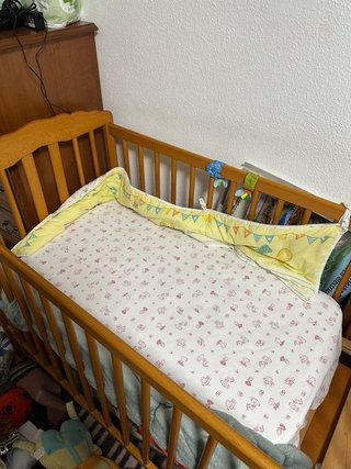 Cuna de madera con colchoneta