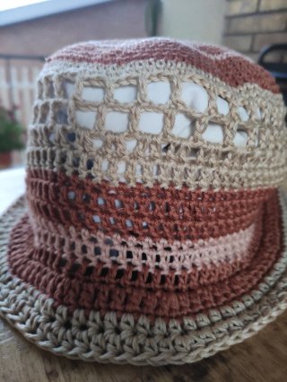 Cappello donna uncinetto beige e marrone