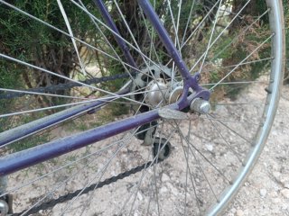 Bicicleta de carretera Peugeot morada