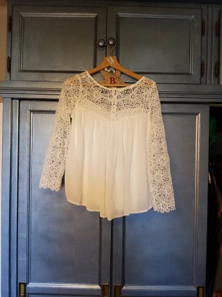 Camisa blanca de encaje manga larga