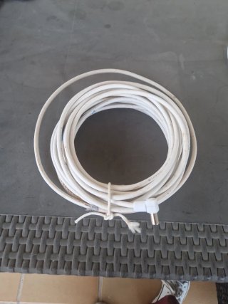 Cable de antena blanco con conector