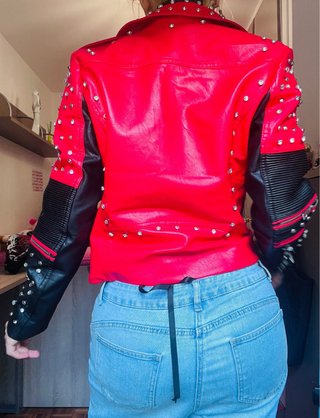 Chaqueta cuero tachas negra y roja