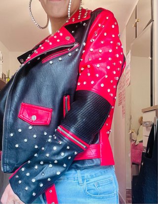 Chaqueta cuero tachas negra y roja
