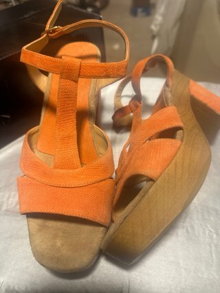 Sandalias cuña piel y madera T38 coral