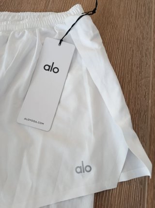 Alo Yoga 2 en 1 Capri Mallas Cortas Blancas