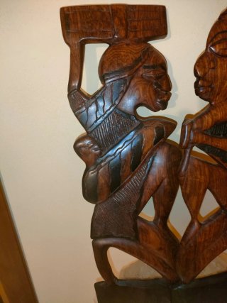 Scultura etnica in legno