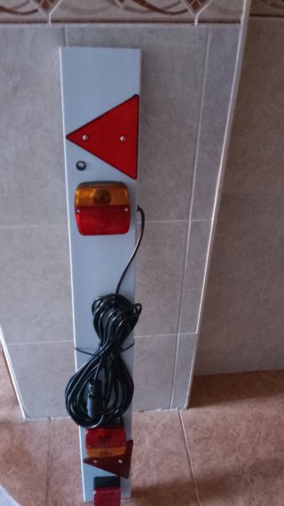 Placa con pilotos para remolque sin estrenar