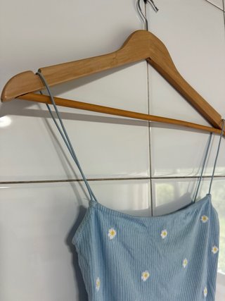 Top tirantes Stradivarius azul flores