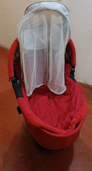 Carrito bebé todos accesorios Quinny rojo