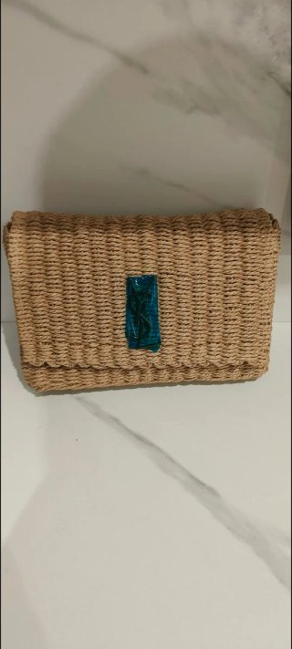 Bolso de rafia beige con detalle teal