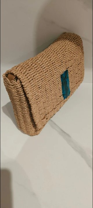 Bolso de rafia beige con detalle teal